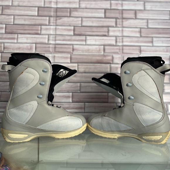Morrow snowboard boots. Women size 8. Used. Cleaned and sanitized. - Picture 8 of 11